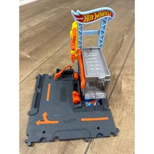 Hot Wheels City Downtown Repair‎ Station Playset Connects to Other...